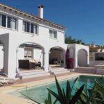 Large villa in very good location with 5 bedrooms and 5 bathrooms