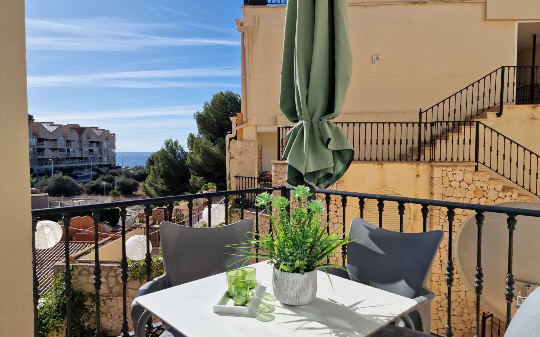 Apartamento en la Cala Manzanera, con vistas al mar y agradables terrazas