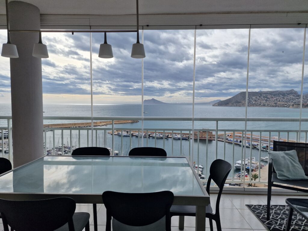 Luxueux appartement avec vue panoramique sur la mer et le Real Club Náutico de Calpe