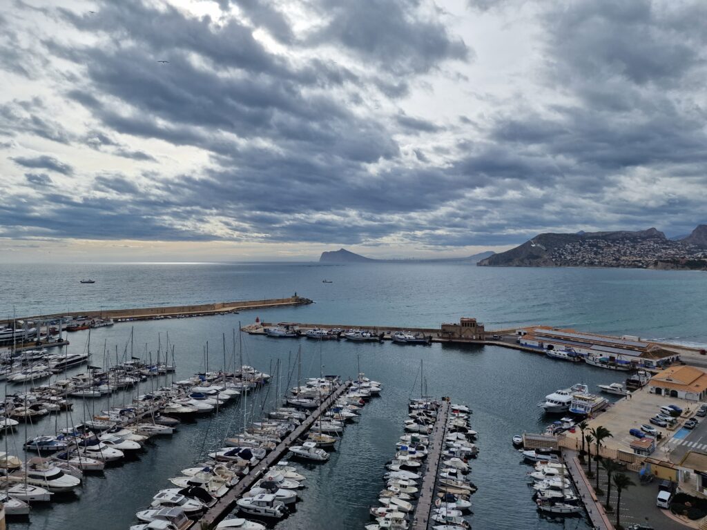 Luxueux appartement avec vue panoramique sur la mer et le Real Club Náutico de Calpe