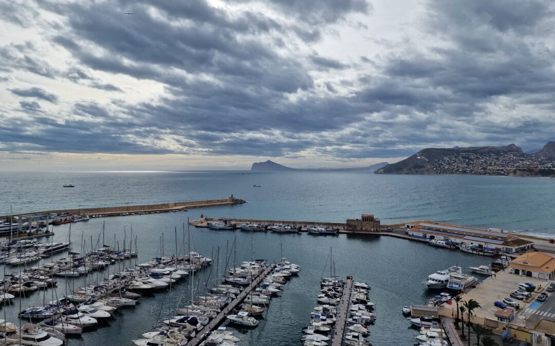 Luxueux appartement avec vue panoramique sur la mer et le Real Club Náutico de Calpe