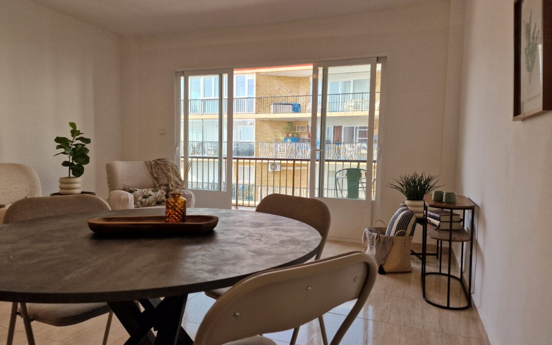 Ruim appartement met uitzicht op zee, direct bewoonbaar