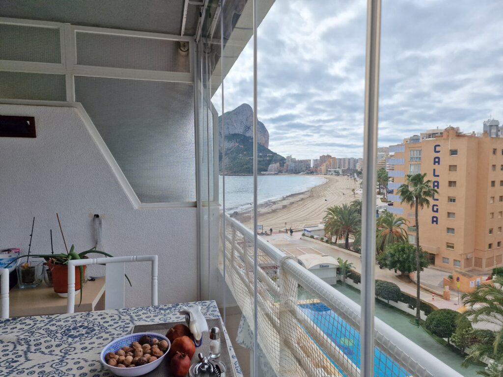 Front line apartment in the beach of La Fosa / Levante
