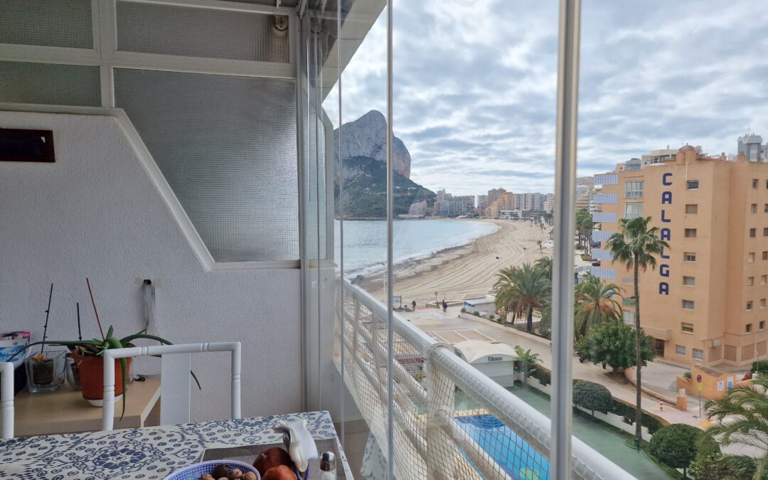 Front line apartment in the beach of La Fosa / Levante