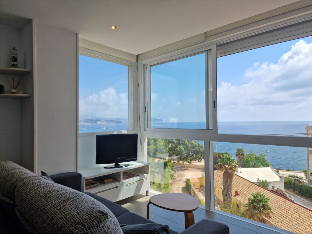 Completely renovated apartment, front line to the beach of La Fosa / Levante