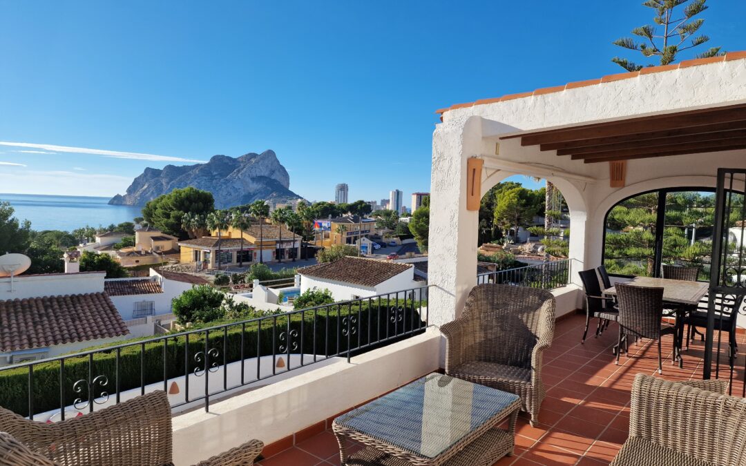 Villa with marvellous views to the sea and the Peñón, 600 metres from the sea