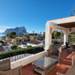 Villa with marvellous views to the sea and the Peñón, 600 metres from the sea