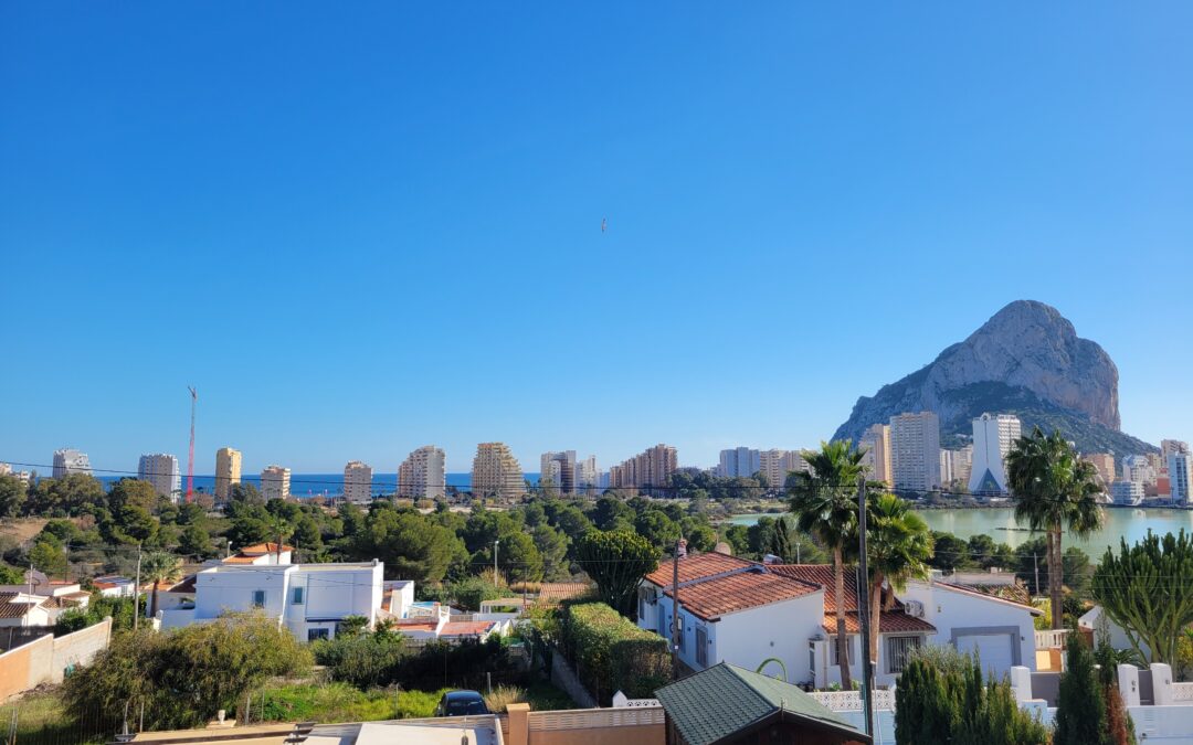 Villa met gastenverblijf, zwembad en uitzicht