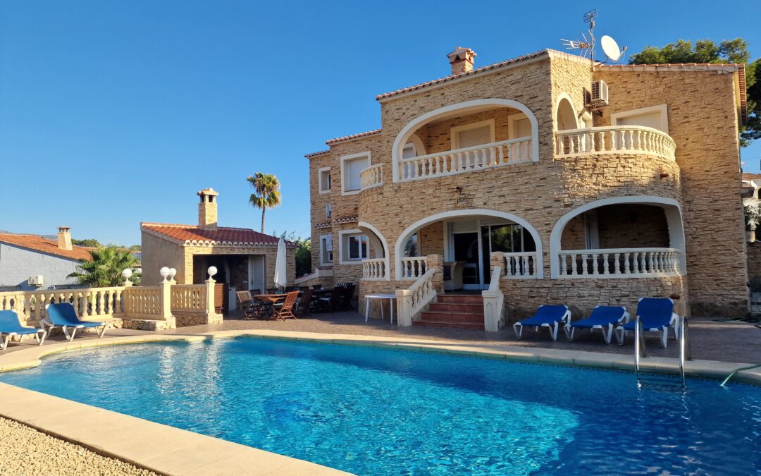 Grote villa met zwembad, uitzicht op de Peñón en een uitstekende ligging