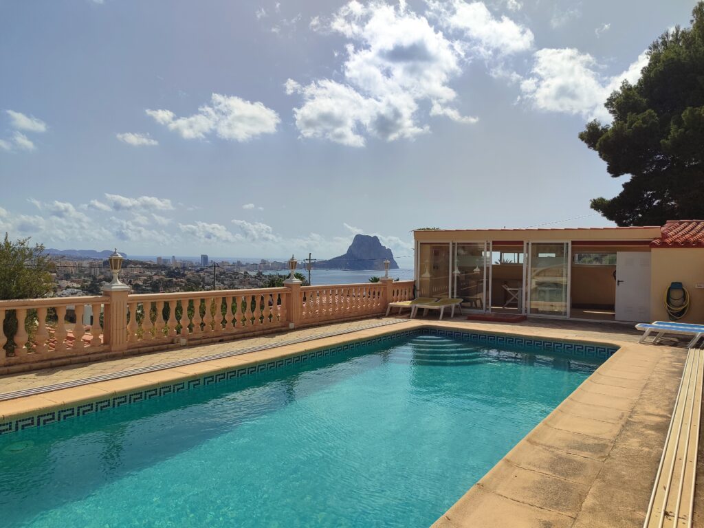 Villa en Maryvilla con vistas al mar y cercana al Puerto Blanco