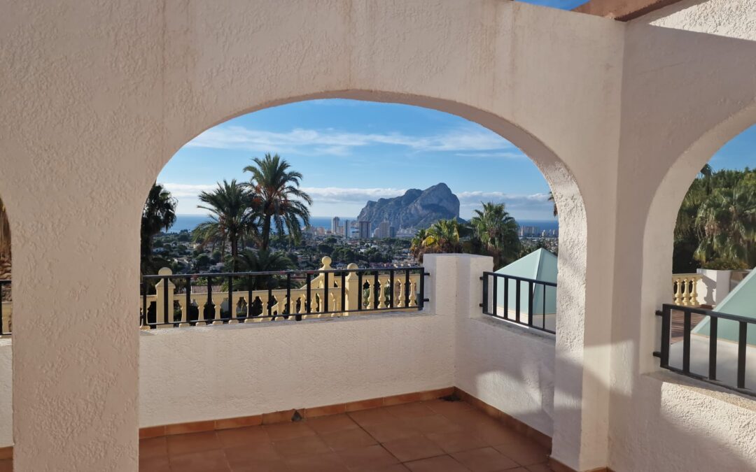 Residential complex with swimming pools, views and parking