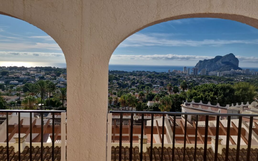 Residential complex with swimming pools, views and parking
