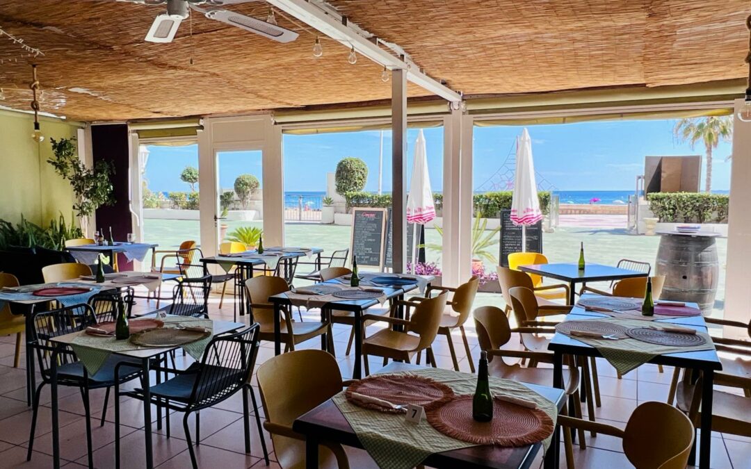 Restaurant with apartment on the front line of the Arenal beach