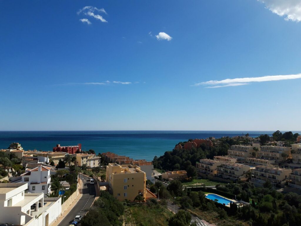 Appartment with sea views, 3 bedrooms, 2 garage spaces and 2 storerooms