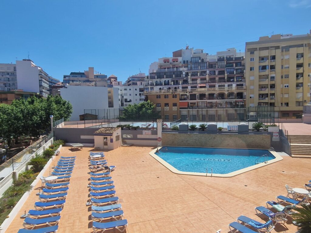 Apartamento con piscina en el centro de Calpe, cerca de la playa del Arenal Apartamento con piscina en el centro de Calpe, cerca de la playa del Arenal