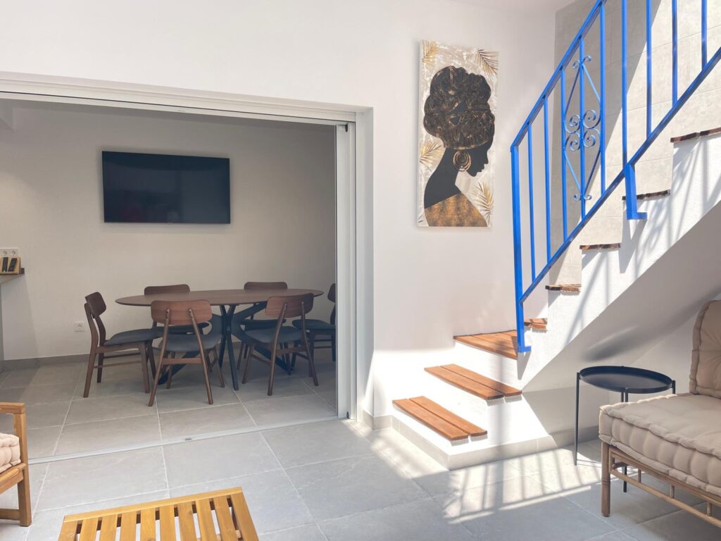 Apartamento en planta baja con bonito patio, a 150 metros del mar Apartamento en planta baja con bonito patio, a 150 metros del mar