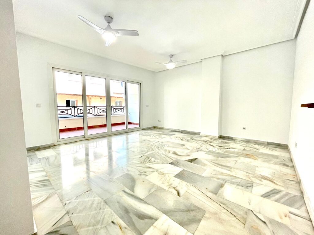 Ruim appartement met parkeerplaats en berging, in het centrum van Calpe