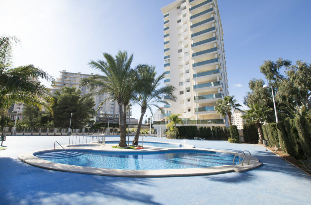 Bonito apartamento con vistas al mar y al Peñón